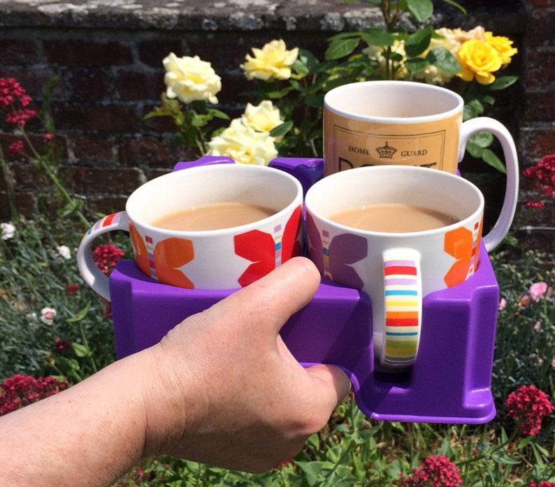 muggi tray carrying 3 mugs of tea