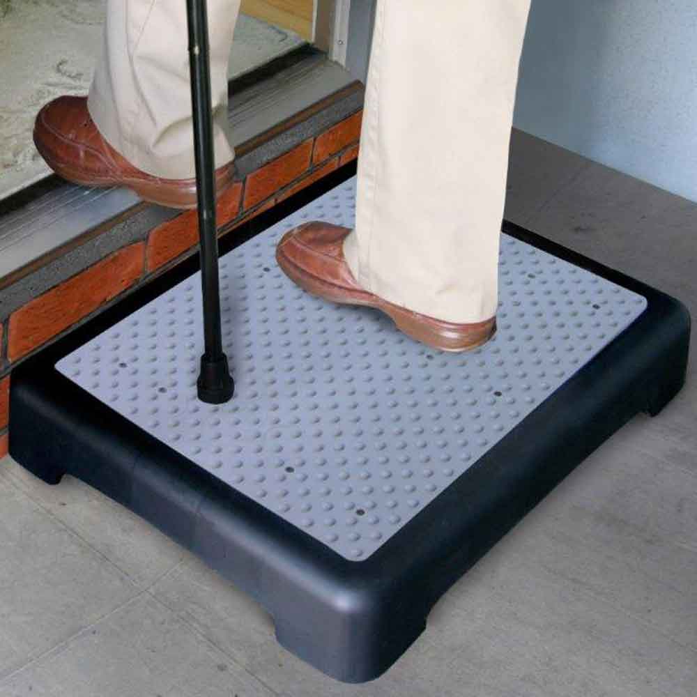 Non-slip Outdoor Step With Extra Large Platform 1
